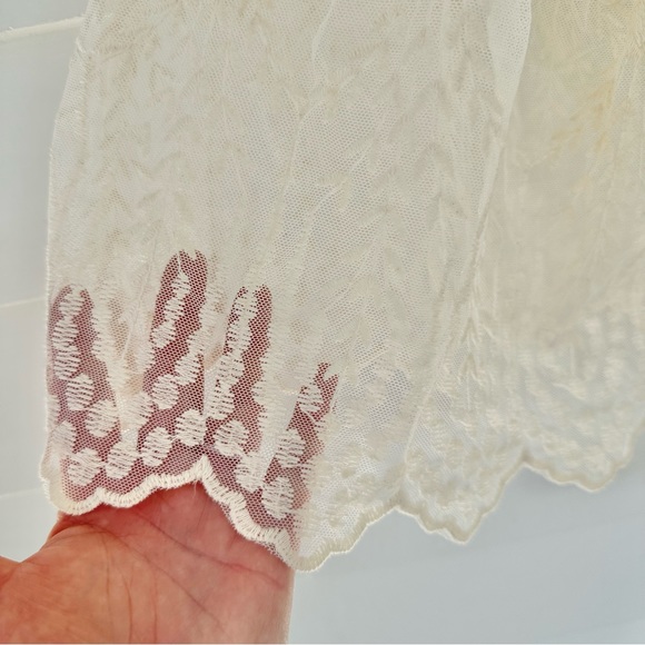 NEW Forever 21 Ivory Lace Peasant Top - Picture 4 of 5